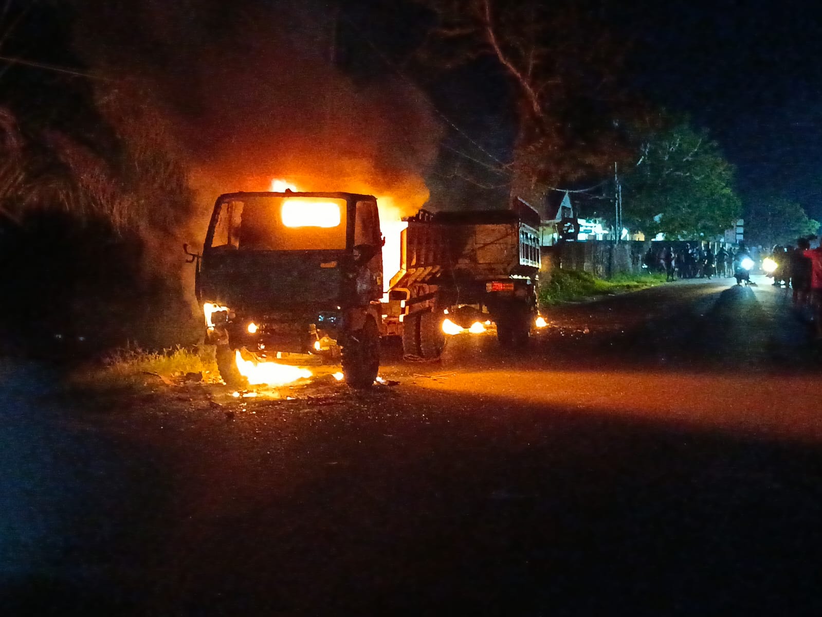 Dua truk di Merauke dibakar saat akan dievakuasi ke Kantor Satlantas Selasa (1//2025) malam sekira pukul 18.30WIT.