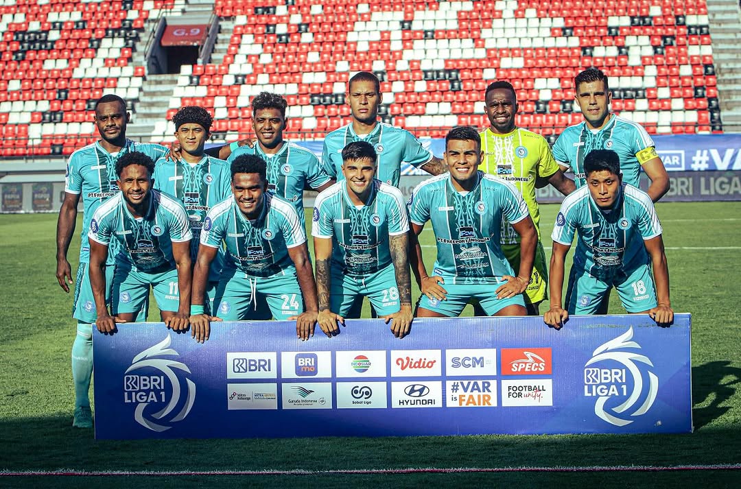 PSBS Biak saat menghadapi PSS Sleman di Stadion I Wayan Dipta Gianyar Bali pada Jumat, 11 April 2025.