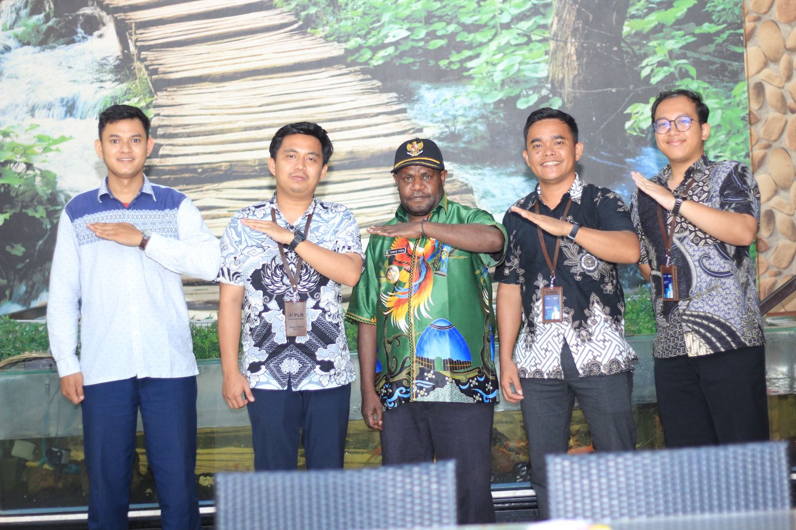 Foto bersama usai pertemuan.(CEPOSONLINE.COM/PEMKAB DOGIYAI FOR CEPOS)
