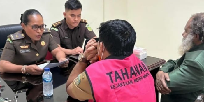 Kasus korupsi proyek pembangunan jembatan sepanjang 8 meter di Distrik Agimuga kini masih dalam proses penyidikan.