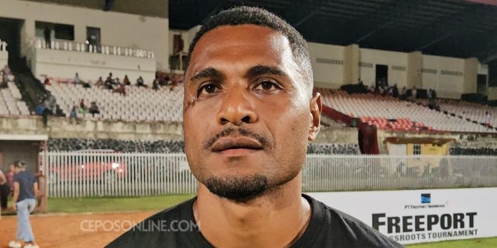 Donny Monim, ayah dari top skorer Freeport Grassroots Tournament, Julio Monim, yang juga pesepak bola asal Papua.