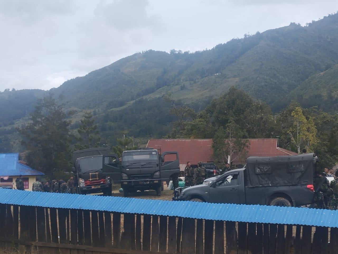 Aparat TNI saat masuk ke Distrik Ibele Kabupaten Jayawijaya Selasa (24/6/2025). Dok LMA Distrik Ibele