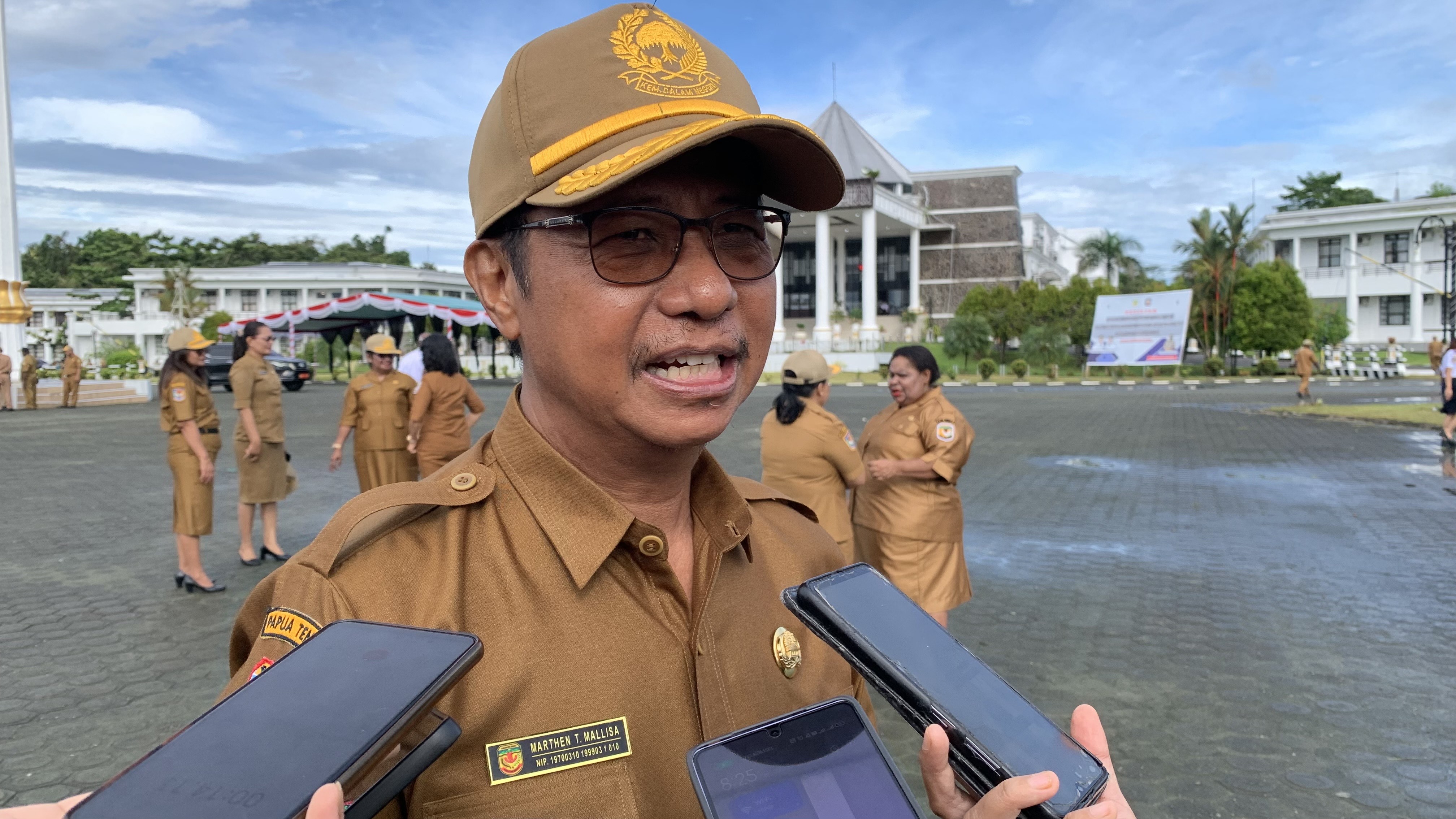 Kepala BPKAD Kabupaten Mimika, Marthen Tappi Mallisa. (CENDERAWASIH POS/MOH. WAHYU WELERUBUN).