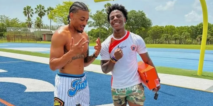 IShowSpeed pakai jersey Persija saat syuting video bareng kreator lain bernama Jay. (@jayd3_)