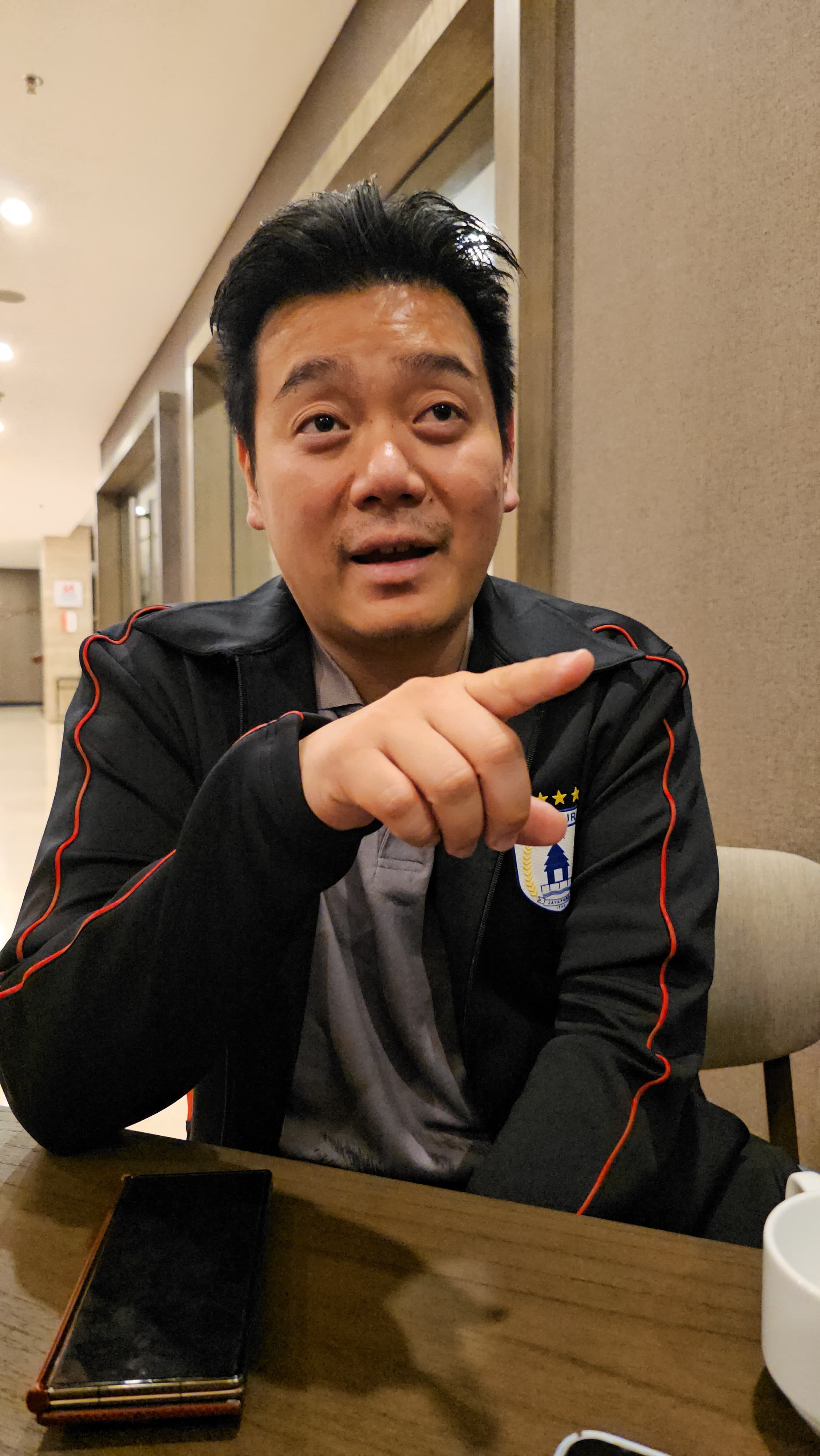 Manager Persipura, Owen Rahadiyan. (CEPOSONLINE.COM/HANS PALEN).