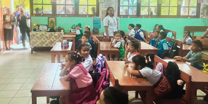 Suasana ruang kelas di SD YPPK Kristus Raja Dok 5 Jayapura di hari pertama masuk sekolah, Senin 14 Juli 2025.