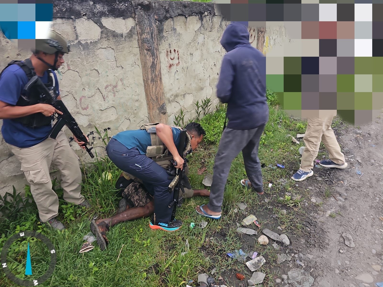 Anggota KKB Roberth Wenda alias Hesegem saat diamankan di Polres Jayawijaya, Rabu (23/7/2025). (CEPOSONLINE.COM/Humas ODC)