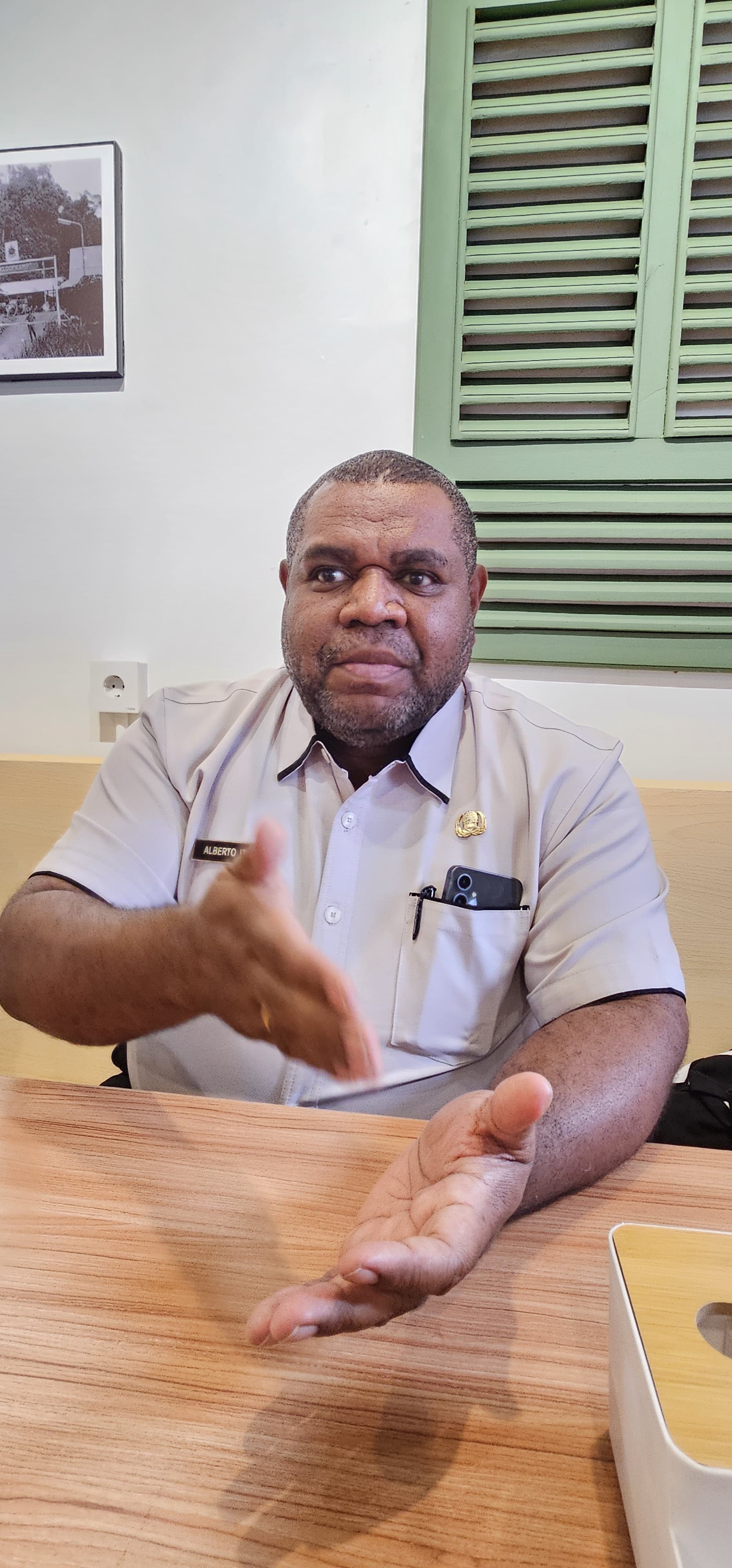 Ketua Panpel Persipura, Alberto Itar. (CEPOSONLINE.COM/HANS PALEN).