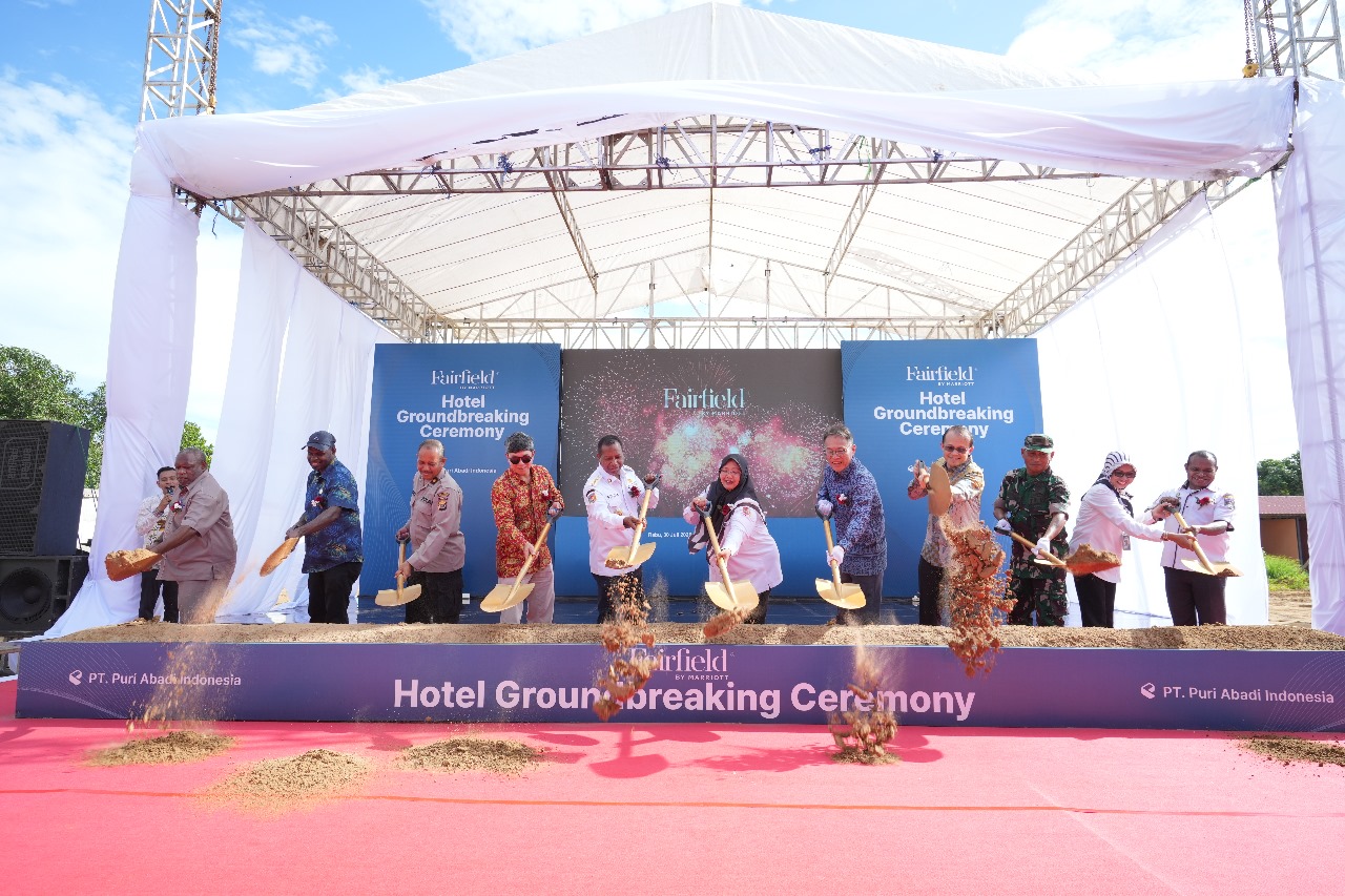 Gubernur Apolo Safanpo, Wabup Merauke Fauzun Nihayah, Senior Vice Chairman Korindo Group, Mr. Robert Seung. dan VP Marriott Indonesia, Ivan Widarmana , dalam Groundbreaking pembangunan Fairfield.