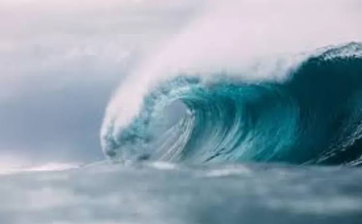 Ilustrasi tsunami. (CEPOSONLINE.COM/JAWA POS) 