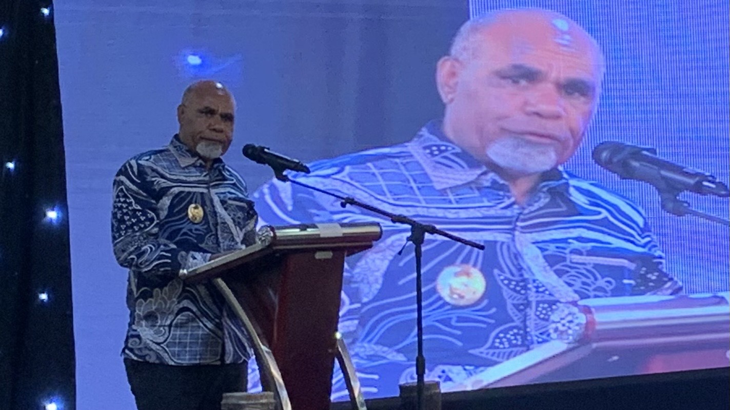 Wakil Gubernur Provinsi Papua Tengah, Deinas Geley saat menyampaikan sambutan pada pembukaan kegiatan Rakorda Dukcapil se-Tanah Papua. (Foto: Cenderawasih Pos/Moh. Wahyu Welerubun).