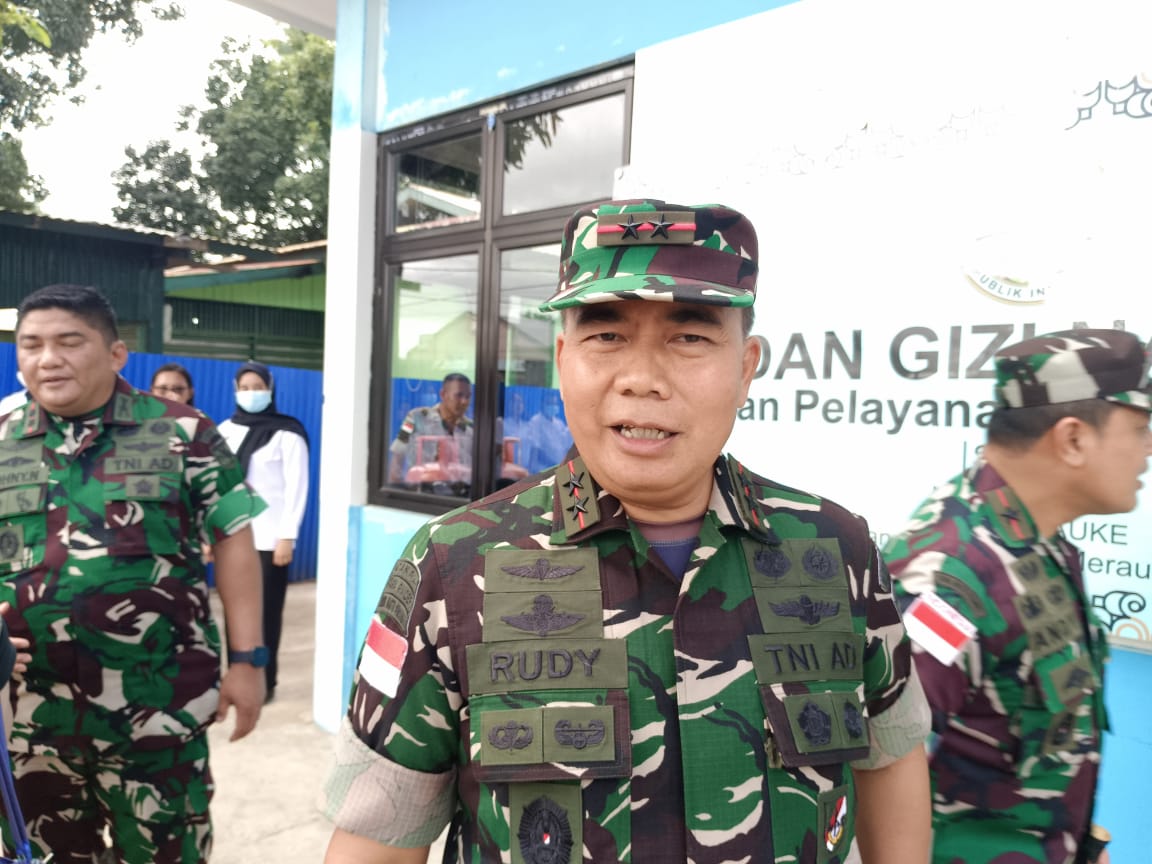 Pangdam XVII/Cenderawasih Mayjen TNI  Rudi Puruwito saat memberikan keterangan terkait dengan pembentukan Kodam XXIV/Mandala Trikora  di Merauke, Jumat (1/8/2025)