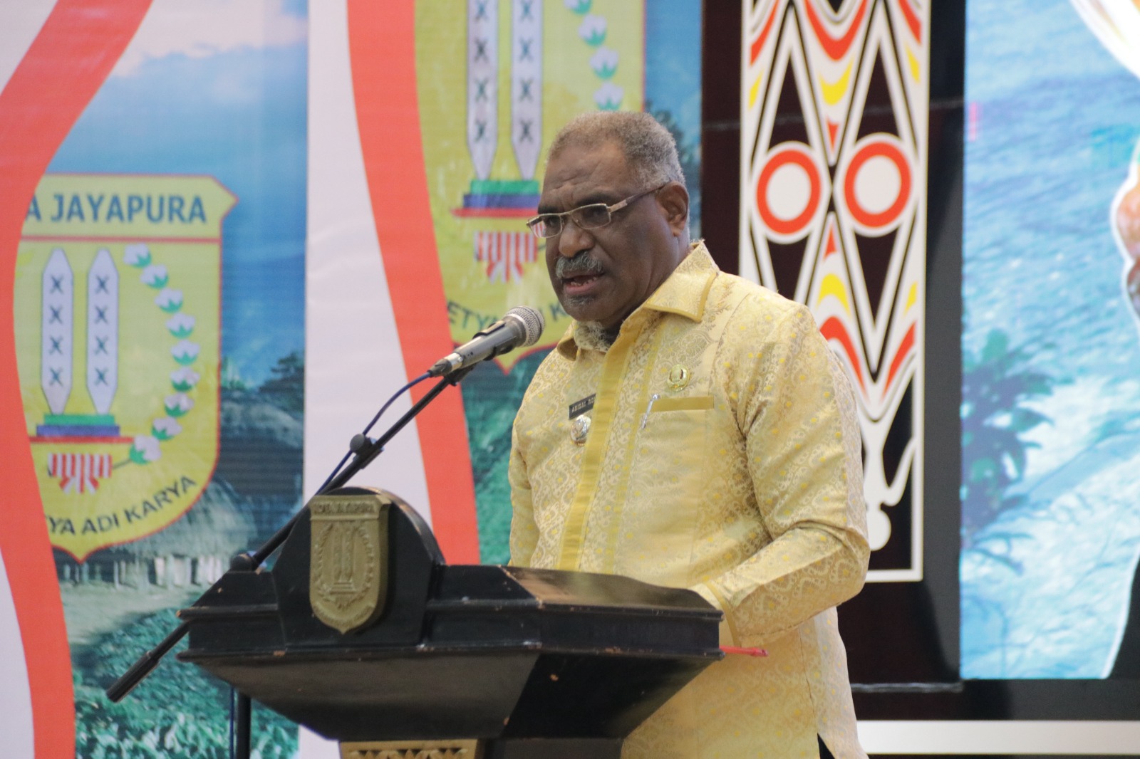 Wali Kota Jayapura, Abisai Rollo. (CEPOSONLINE.COM/HUMAS PEMKOT)