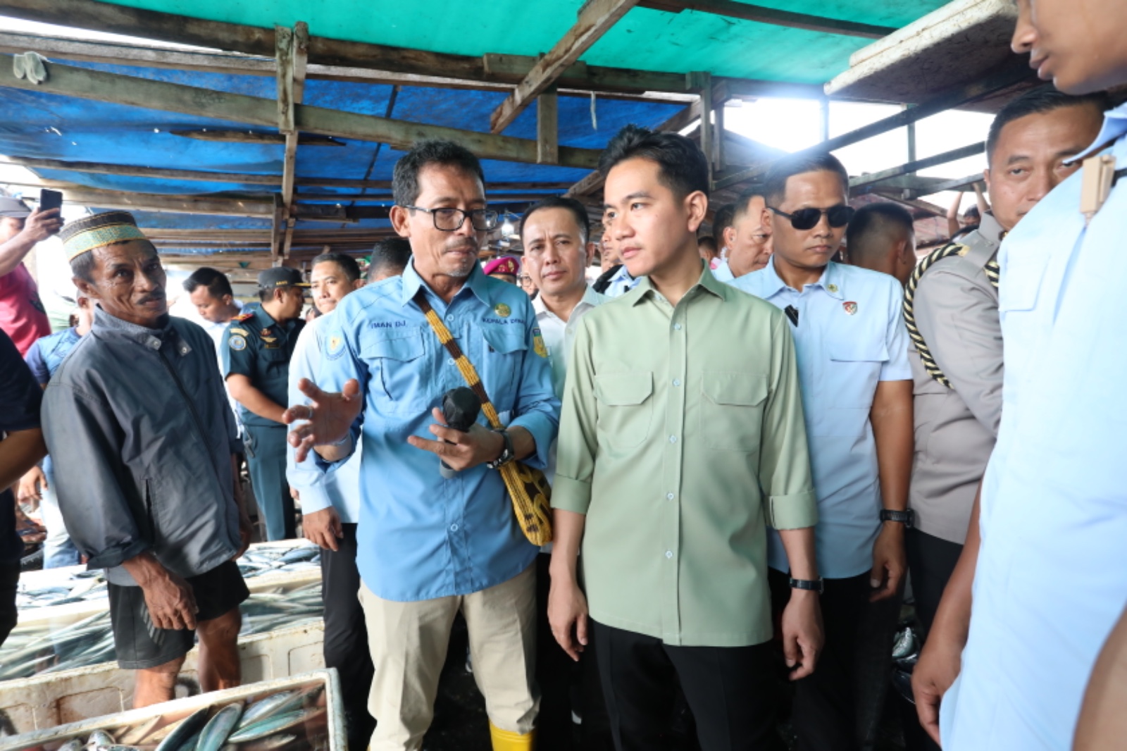 Pj Gubernur Papua, Agus Fatoni saat mendampingi Wapres Gibran meninjau PPI Hamadi, Kamis (18/9/2025).(Ceposonline.com/Humas Pemprov)