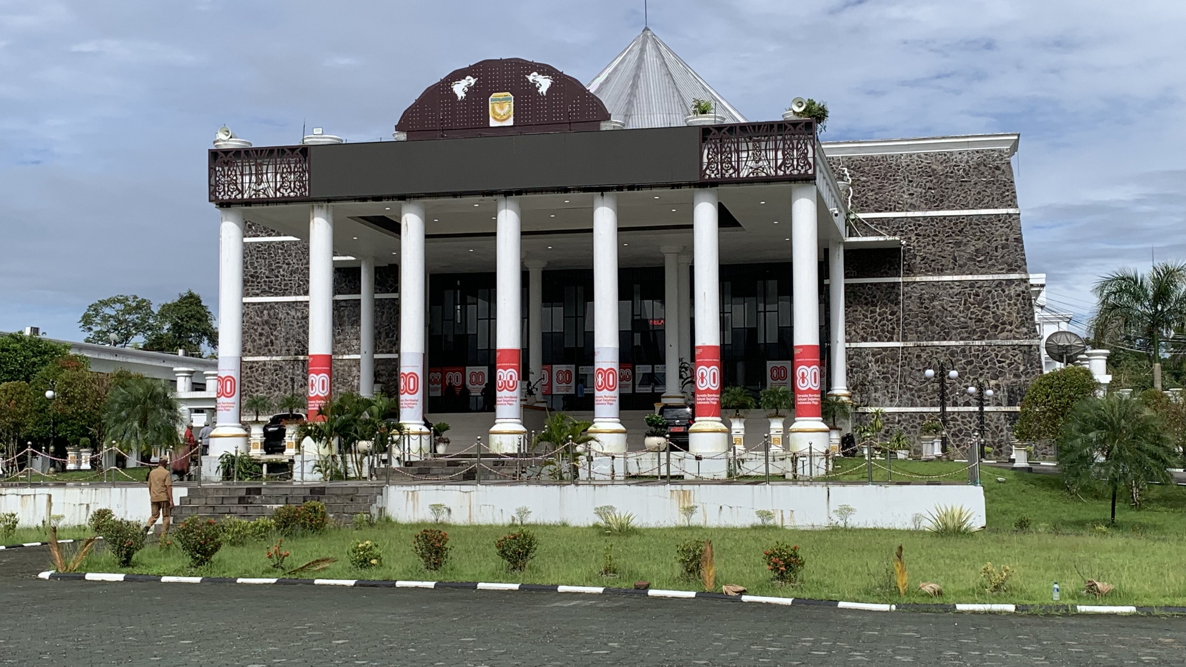 kantor Pusat Pemerintahan Kabupaten Mimika. (Foto: Cenderawasih Pos/Moh. Wahyu Welerubun).