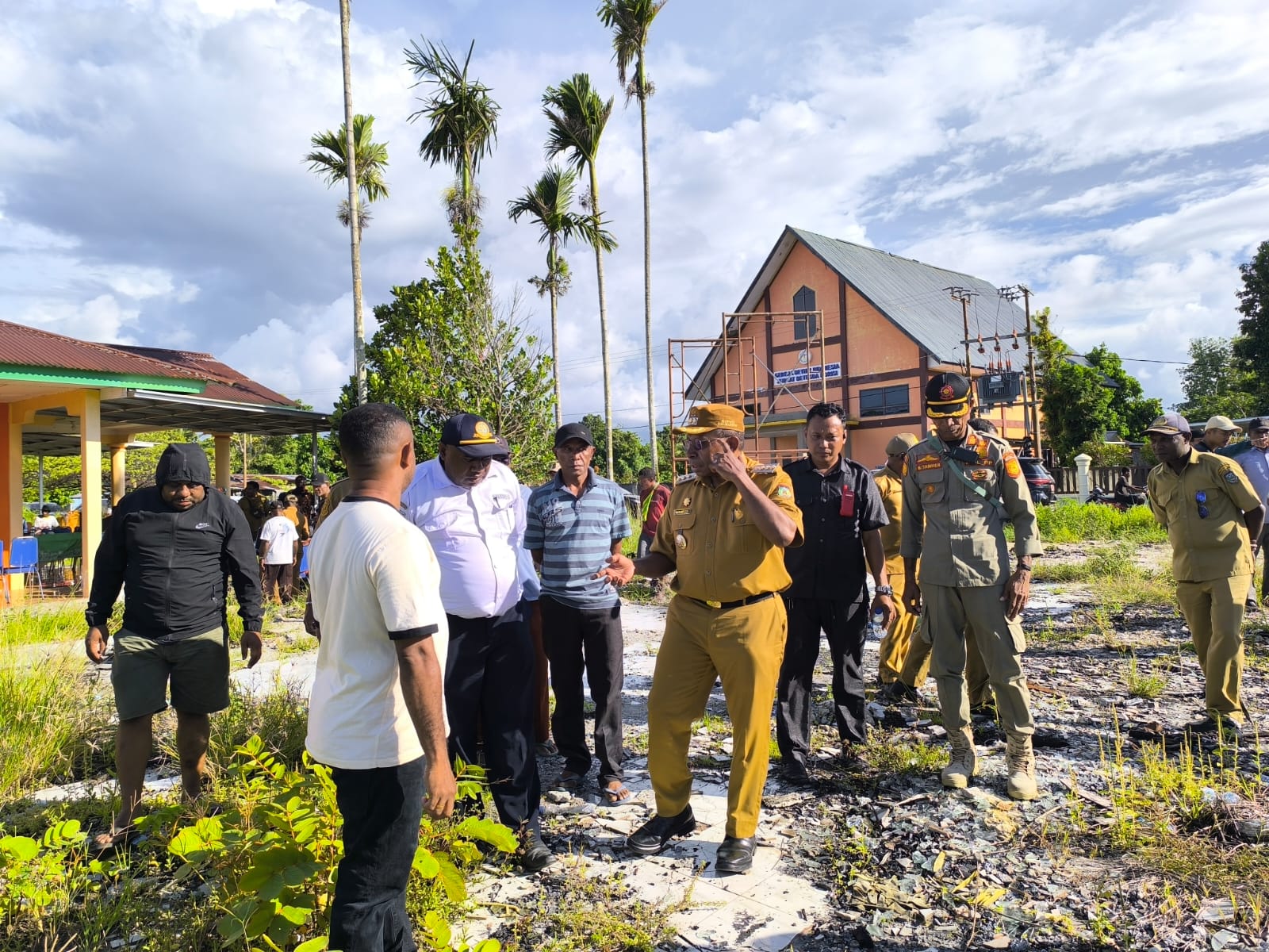 Bupati Waropen, Fransiscus Xaverius Mote, menegaskan komitmen pemerintah daerah untuk segera membangun kembali Pasar Urfas