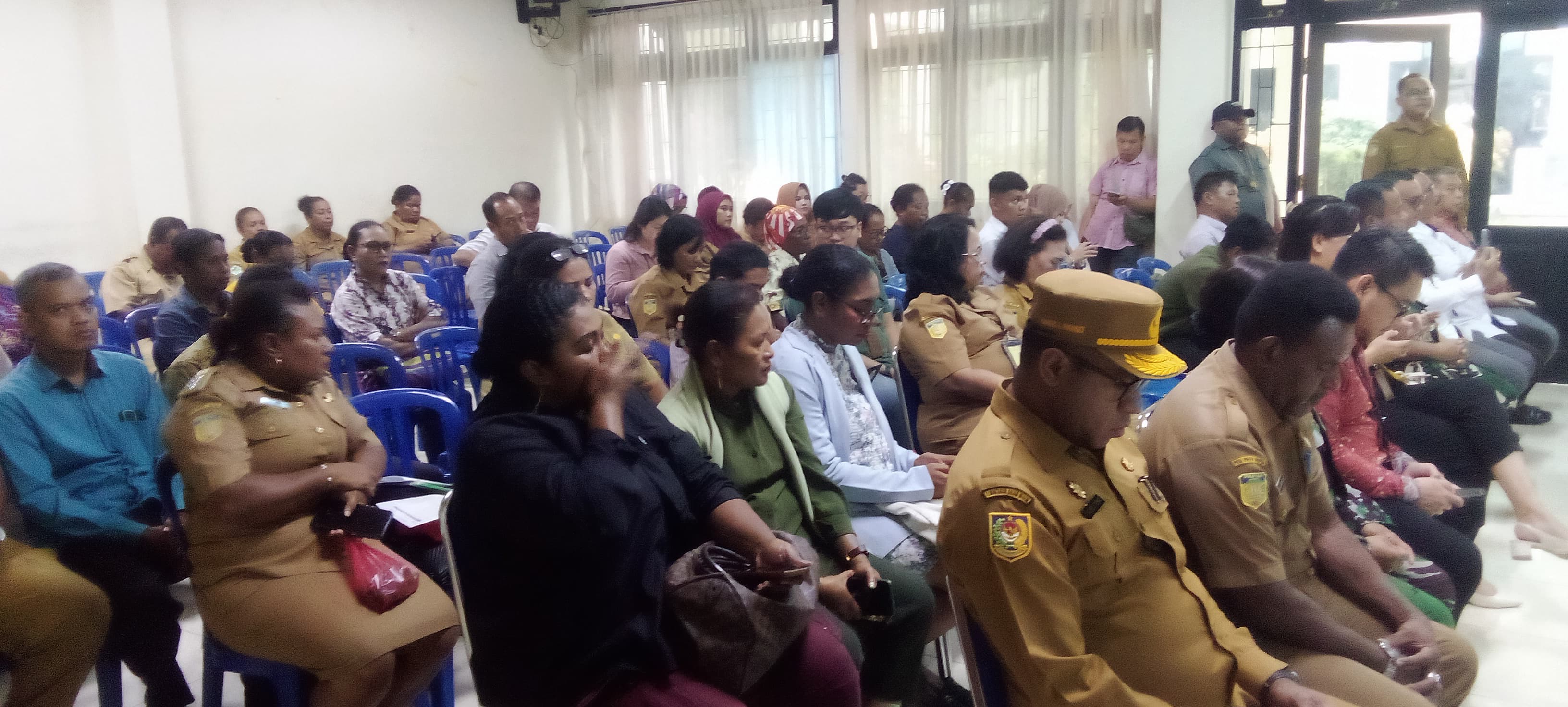 Para peserta dan jajaran OPD dilingkungan Pemkab Jayapura mengikuti kegiatan launching E Commerce Orang Asli Papua (OAPShop), yang digagas Diskominfo Kabupaten Jayapura, Selasa (23/9/2025).