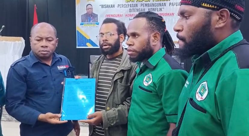 Tim Investigasi Bersama Mahasiswa Serahkan Data Terbaru Pelanggaran HAM di Puncak ke Komnas HAM Papua