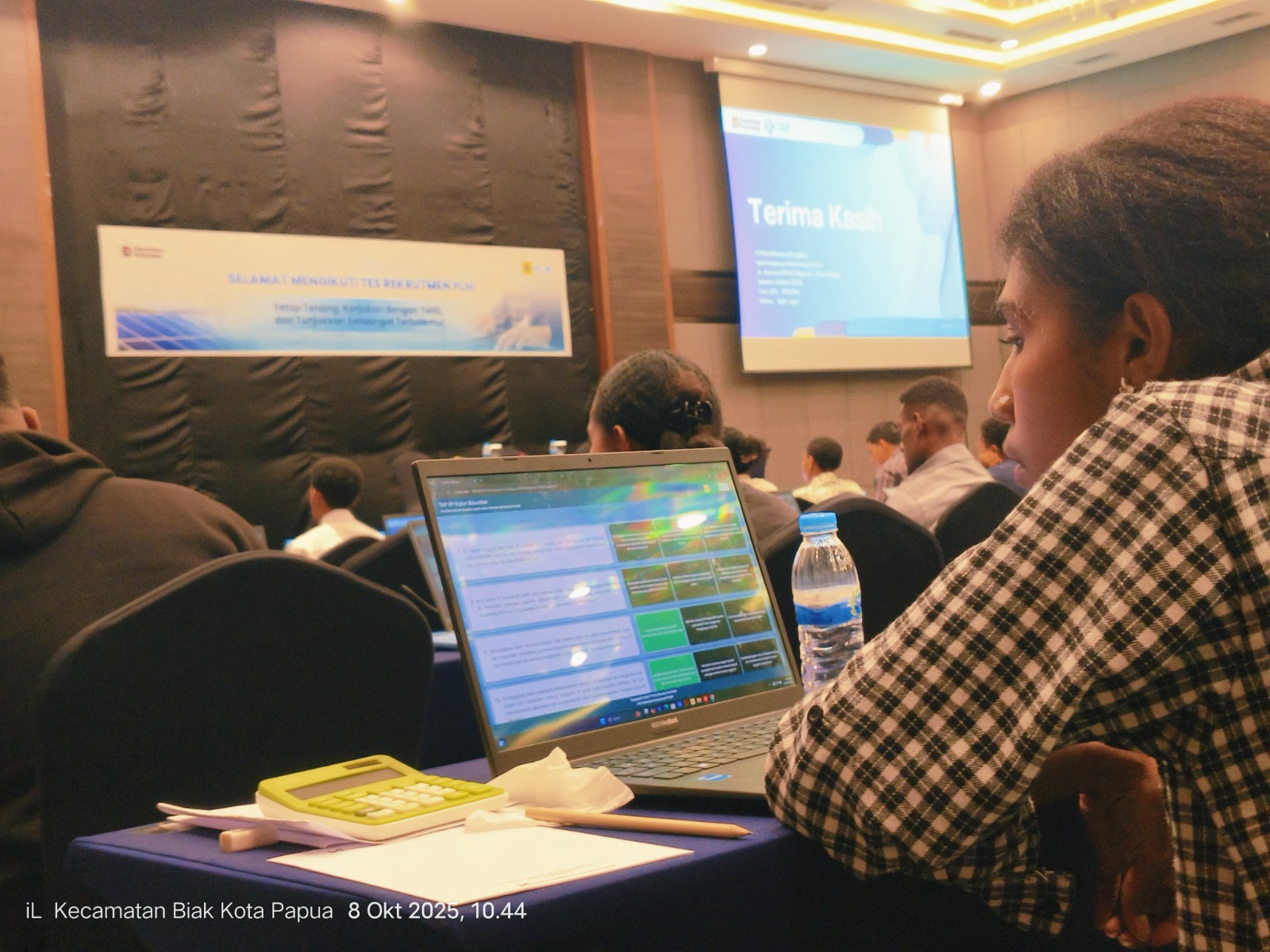 Pelaksanaan Tes Psikotes dan TAP di Aula Ballroom Swissbelhotel Biak, Rabu (8/10). (CENDERAWASIH POS/ISMAIL)