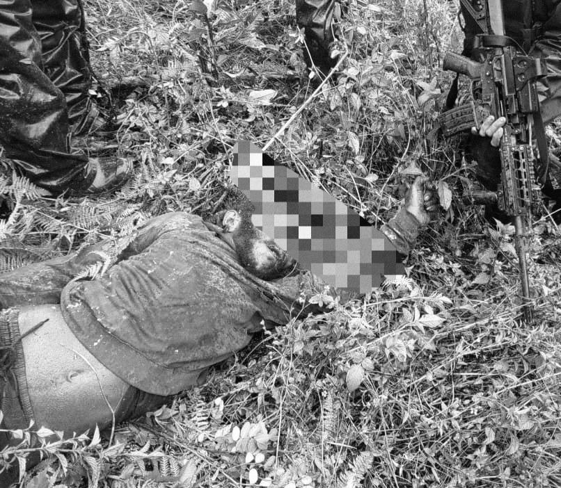 Komandan OPM Lany Jaya, Mayu Waliya dalam kondisi telah meninggal dunia usai kontak tembak dengan TNI di Lanny Jaya, Senin (6/10/2025).(CEPOSONLINE.COM/Koops Hameba)