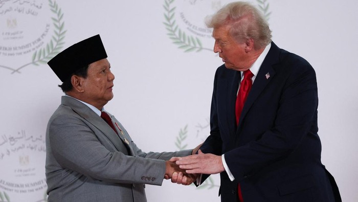 Presiden Prabowo Subianto, saat bersalaman dengan Presiden Amerika Serikat, Donald Trump, di sela-sela debat Majelis Umum PBB (80th Session of General Assembly Debate).
