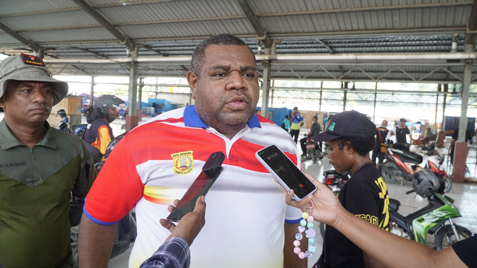 Plt.Kepala Dinas Perindustrian, Perdagangan, Koperasi, dan UKM Kota Jayapura, Alberto Itaar. (CEPOSONLINE.COM/HUMAS PEMKOT)