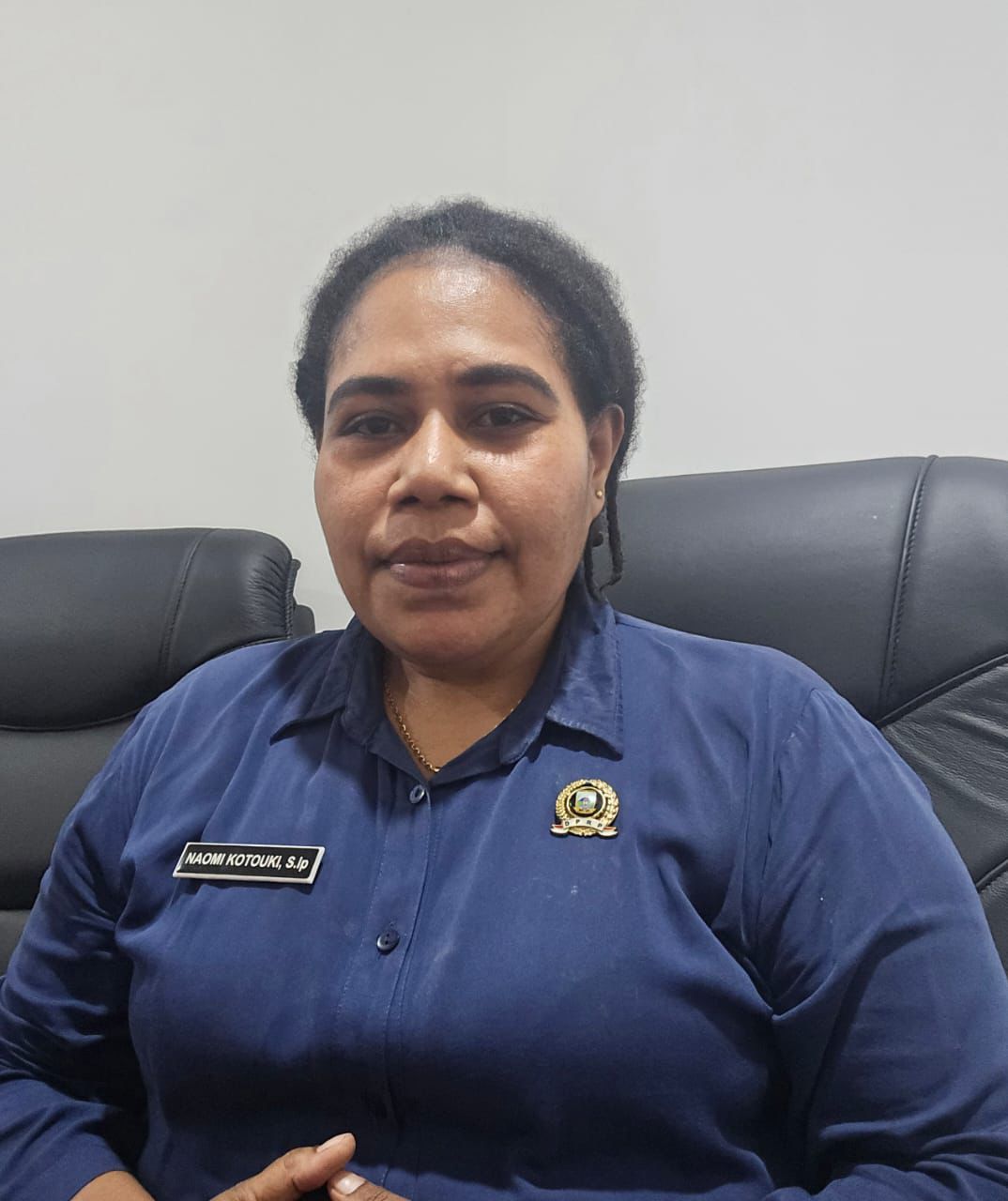 Ketua Komisi V DPR Papua Tengah, Naomi Kotouki saat diwawancarai di kantor DPR Papua Tengah, Selasa, (4/11/2025). (CEPOSONLINE.COM/THERE)