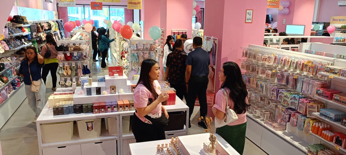 Grand Opening Fancy Store Modern di Doremi Tanah Hitam, Abepura, Kota Jayapura, Sabtu (8/11/2025). (CEPOSONLINE.COM/PRIYADI)