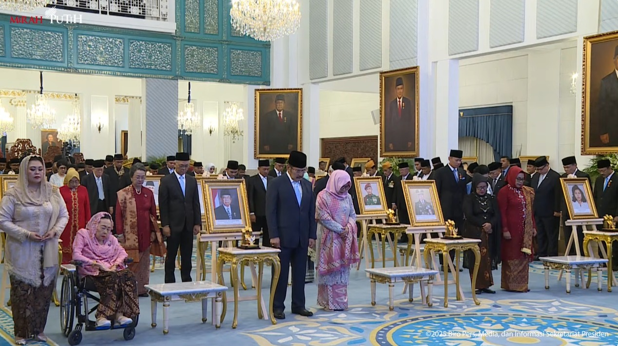 Penetapan 10 Pahlawan Nasional di Istana Negara, Jakarta, pada 10 November 2025. (TANGKAPAN LAYAR YOUTUBE SEKRETARIAT PRESIDEN)