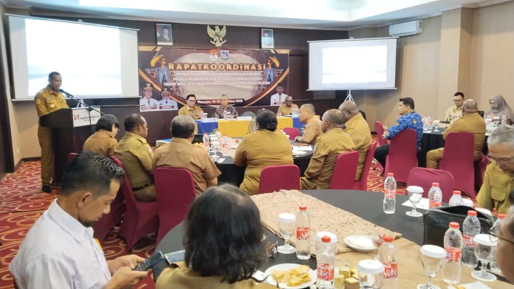 Rapat monitoring KPK dengan Pemerintah Provinsi Papua Selatan di swiss belhotel Merauke, Senin (10/11/2025)      (Ceposonline.com/Sulo)