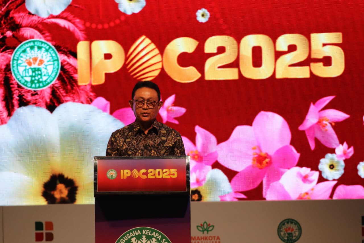 Ketua GAPKI Eddy Martono saat membuka IPOC 2025. (Mifta/Radar Bali)