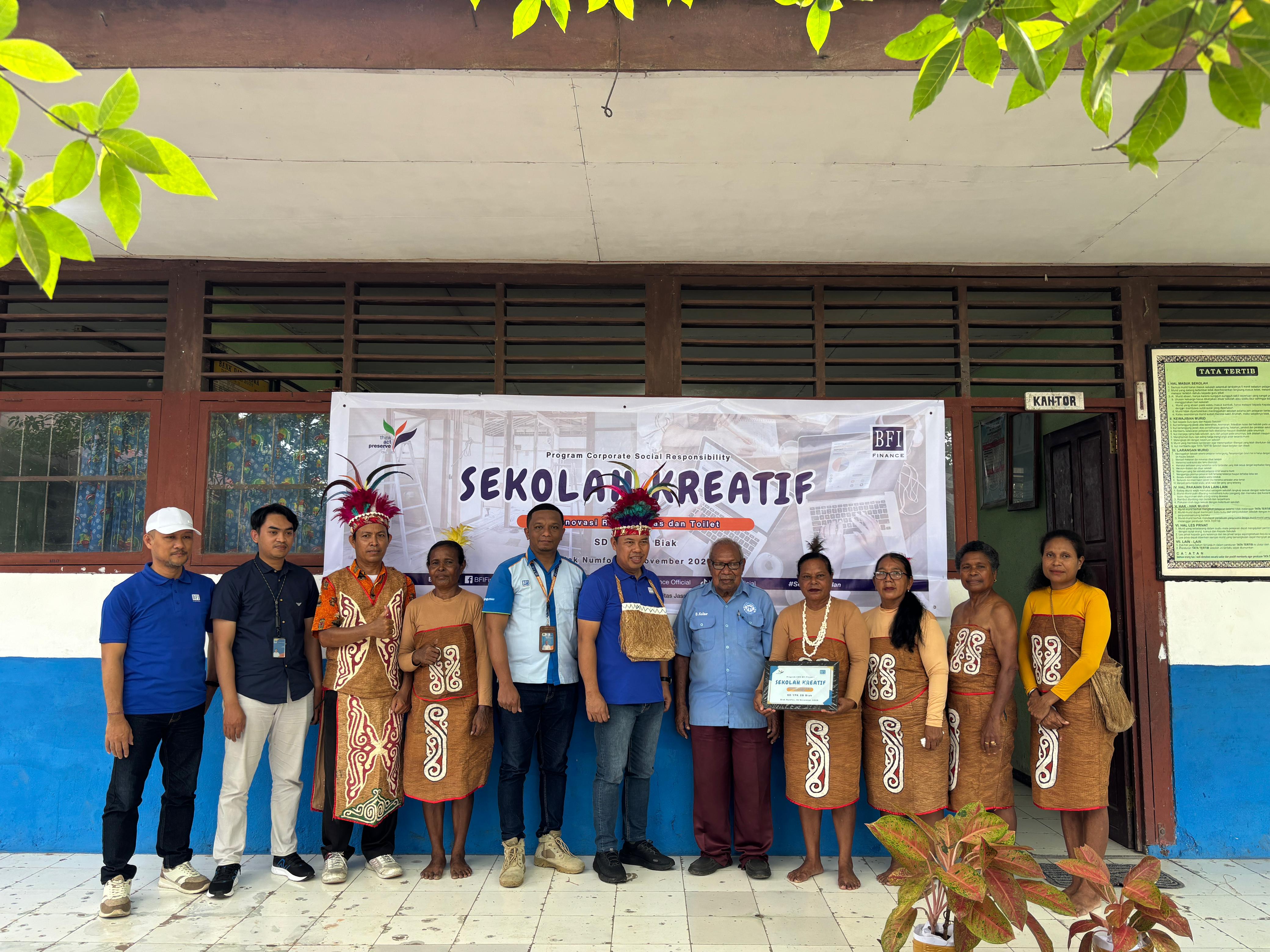 BFI Finance kembali menegaskan komitmennya terhadap kemajuan pendidikan di Indonesia dengan memberikan bantuan kepada SD YPK 2B Biak Numfor, Provinsi Papua.(ist/ceposonline.com)