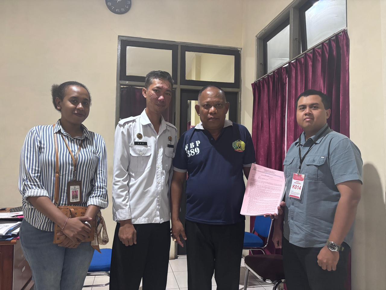 Mantan Kepala Dinas Pendidikan dan Kebudayaan Kabupaten Merauke Thiasoni Betaubun saat dieksekusi oleh Kejaksaan Negeri Merauke ke Lapas Kelas IIA Abepura Jayapura, 29 Oktober 2025 lalu.