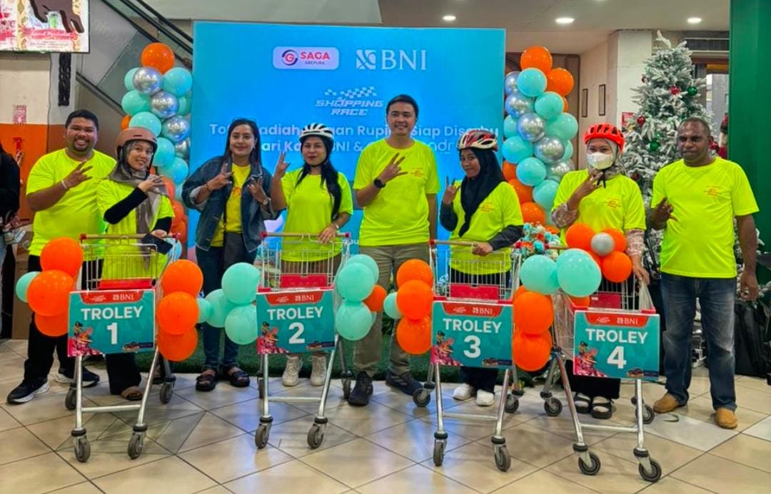 Manajemen BNI Wilayah 16 dan BNI KC Jayapura foto bersama Peserta Shopping Race (Ceposonline.com/Humas BNI)