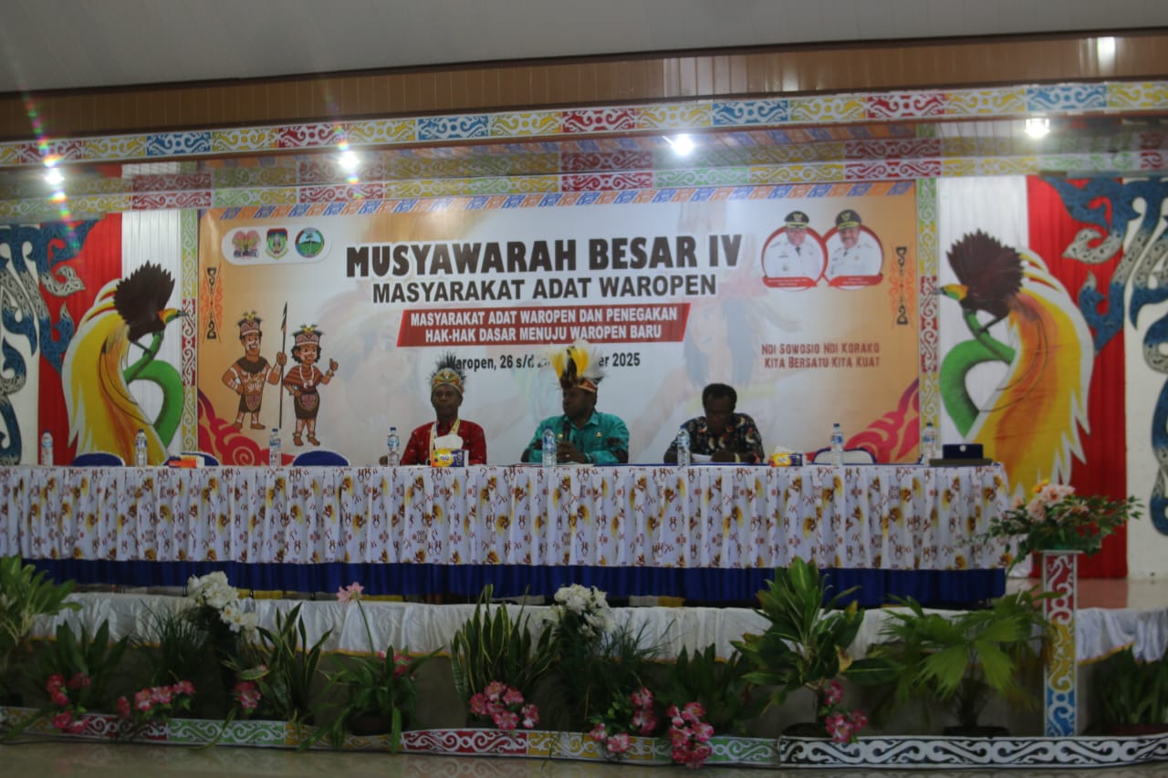 Penutupan Musyawarah Besar IV Masyarakat Adat Waropen. (CENDERAWASIH POS/ISMAIL)