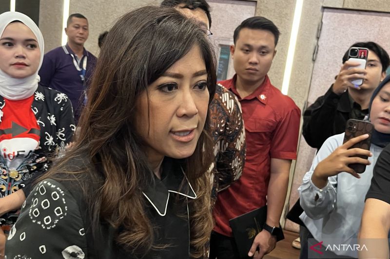 Menteri Komunikasi dan Digital (Menkomdigi) Meutya Hafid memberikan keterangan pers di sela-sela peluncuran Hari Belanja Online Nasional (Harbolnas) 2025 di Jakarta, Kamis (4/12/2025). ANTARA/Arnidhya