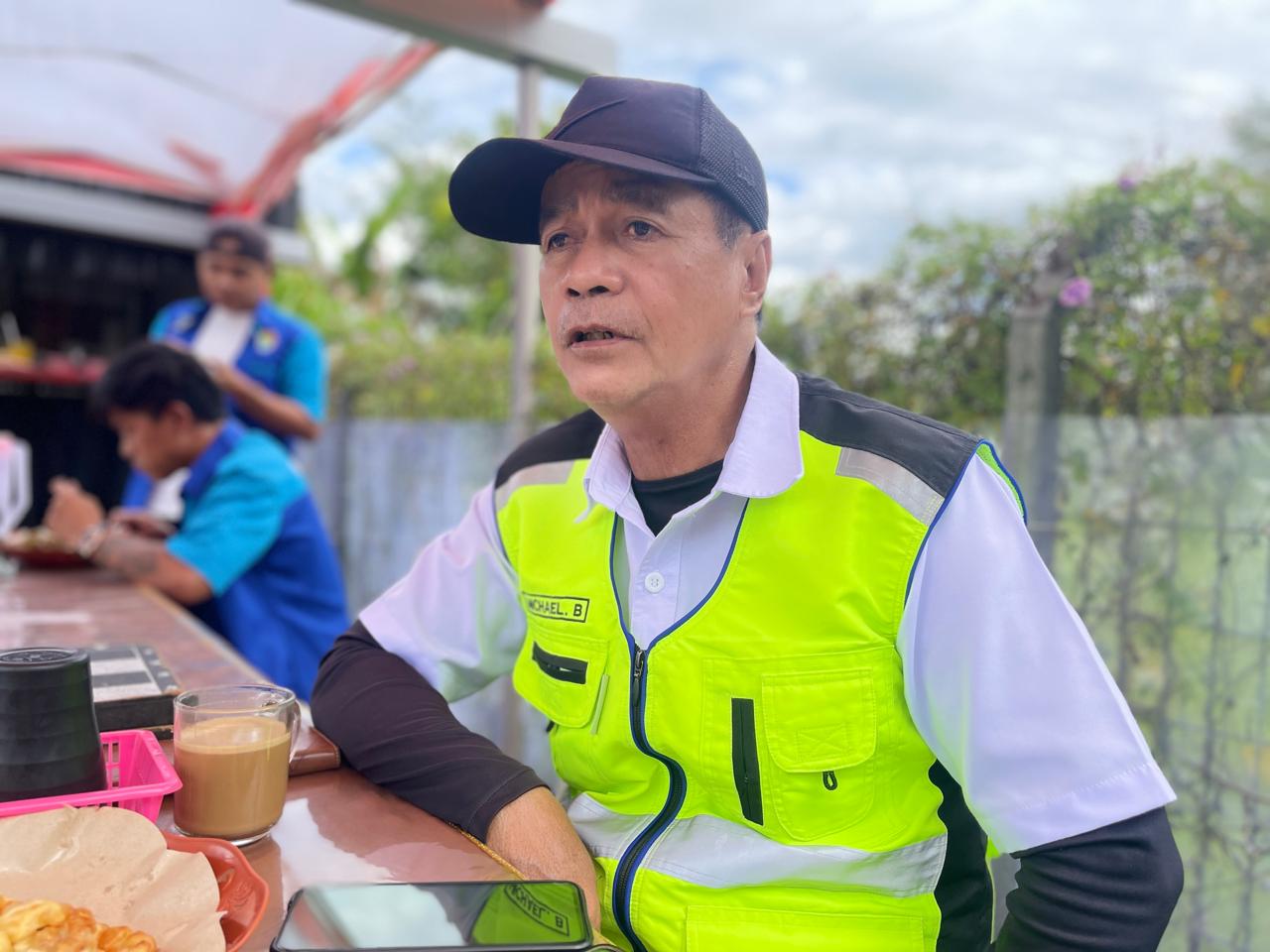 Manager Trigana Air Service Wamena, Michael Biduri. (Ceposonline.com/Deni)