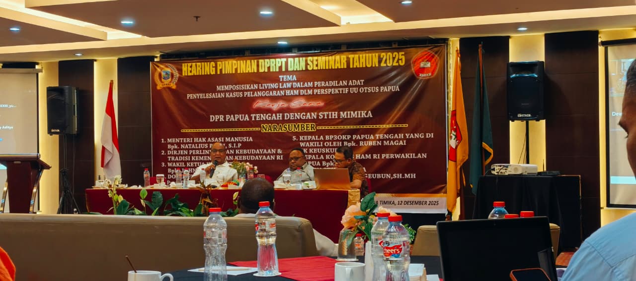Wakil Ketua IV DPR Papua Tengah, John NR Gobai saat menjadi Narasumber pada Hearing Pimpinan DPR Papua Tengah dan Seminar Tahun 2025.