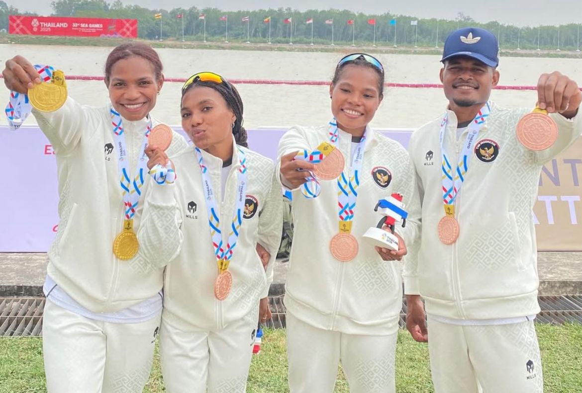 Stevani Ibo, Sella Monim, Herlin Lali, dan Evans Monim, empat atlet Canoe asal Papua yang berhasil meraih emas dan perunggu di SEA Games Thailand 2025. (INSTAGRAM/STEVANI IBO)