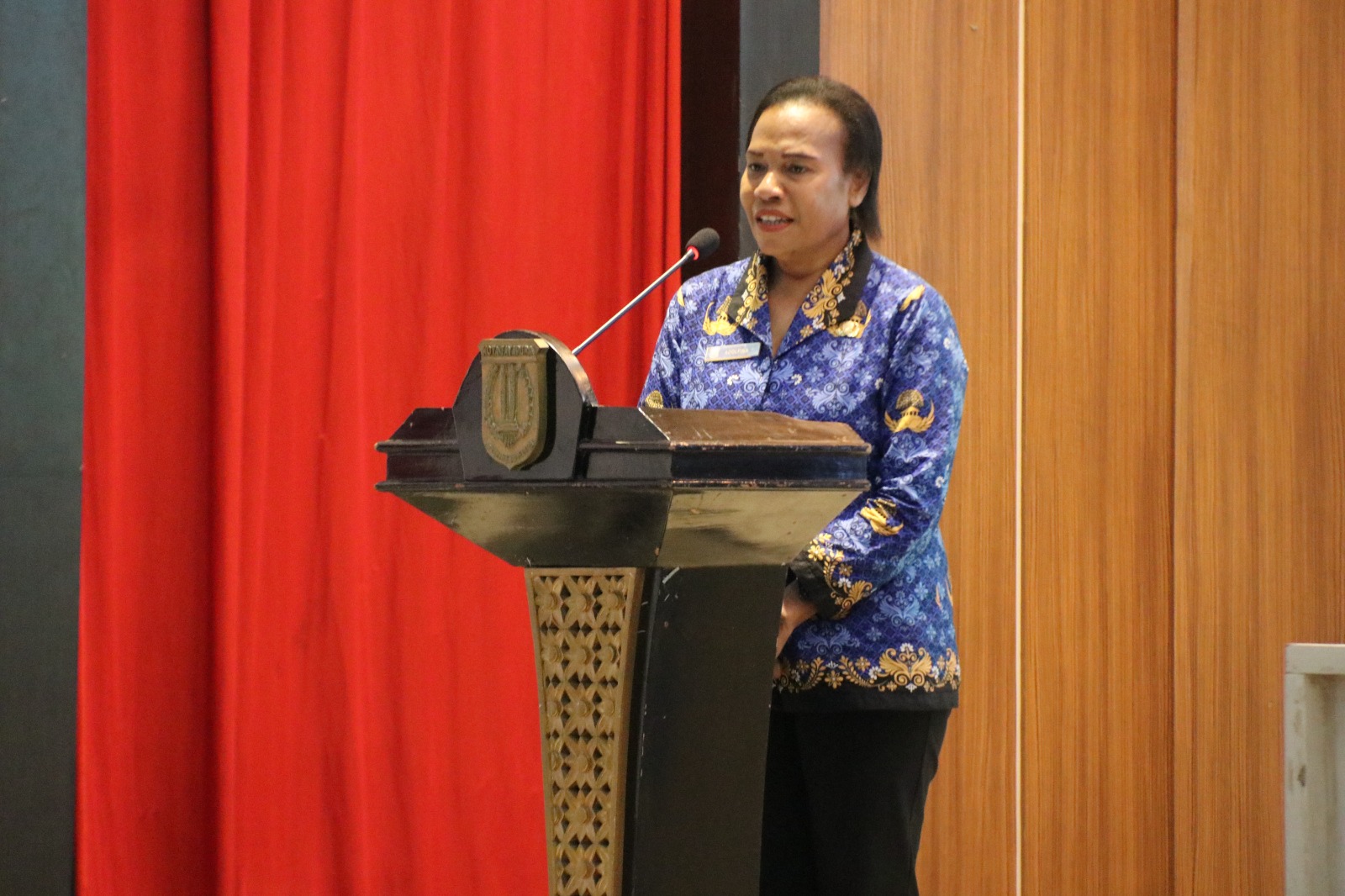 Sekretaris Bapenda Kota Jayapura, Adolfina Taniauw. (CEPOSONLINE.COM/HUMAS PEMKOT)