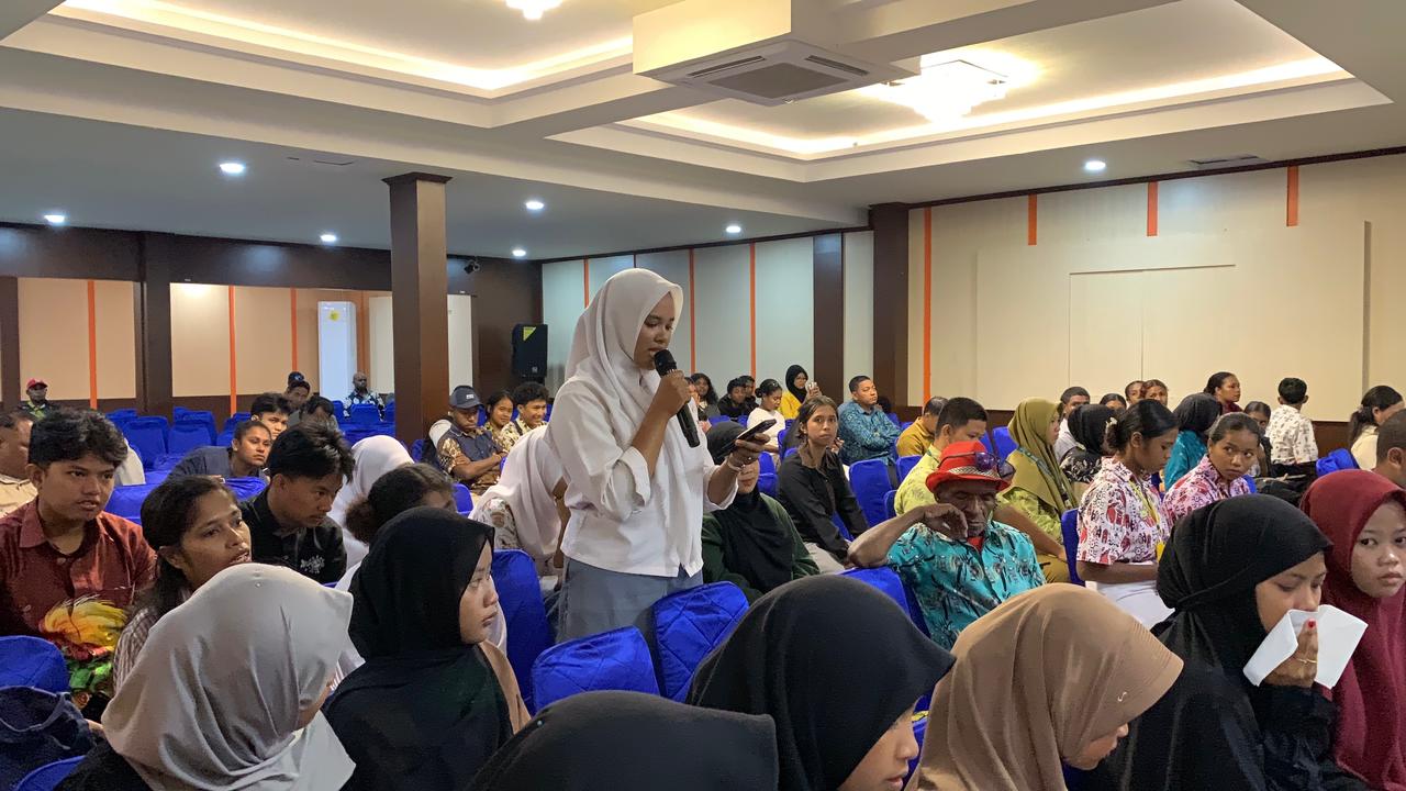 Para pelajar dari berbagai SMA di Mimika serta mahasiswa dari perguruan tinggi yang sedang megikuti sosialisasi tentang bahaya miras dan narkotika di Hotel Cenderawasih 66, Kamis (18/12/2025).