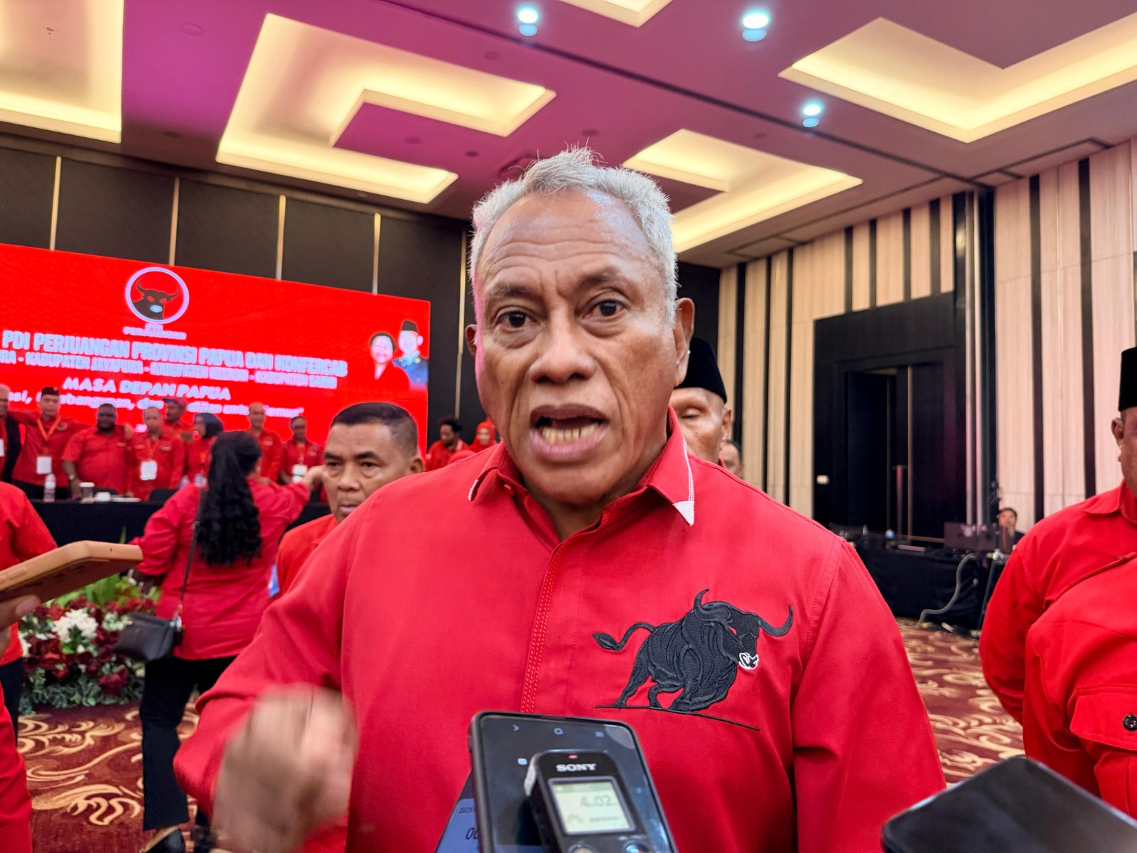 Ketua Bidang Kehormatan DPP PDI Perjuangan, Komarudin Watubun.( CEPOSONLINE.COM/ISTIMEWA)