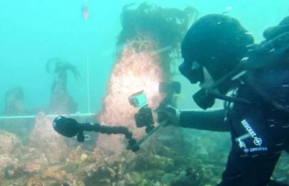 Penyelam menemui tembok di bawah laut di luar barat Perancis, kata saintis pada hari Khamis. - Foto Jurnal Antarabangsa Arkeologi Nautika (2025)