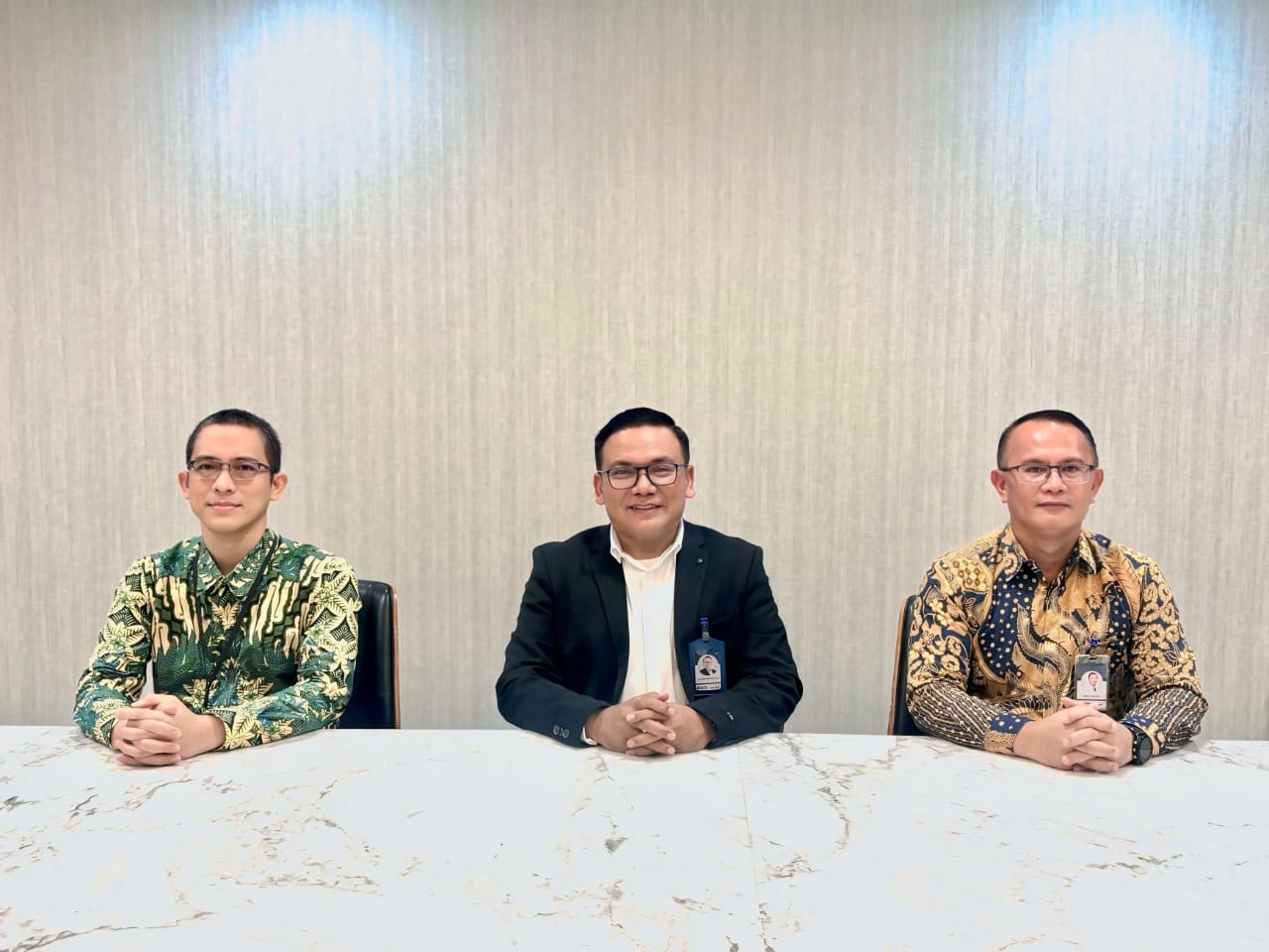 Regional CEO Region 12/Papua Antonius Budi Setiawan menyampaikan keterangan terkait pemenuhan kebutuhan uang transaksi saat libur Nataru di Wilayah Papua, Senin(22/12/2025) (CEPOSONLINE.COM/ISTIMEWA)