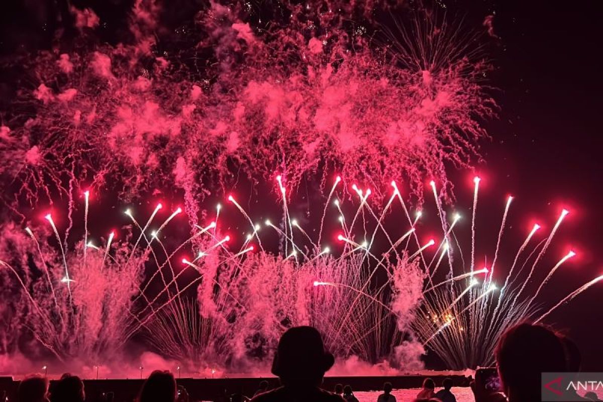 Pesta kembang api. (ANTARA)