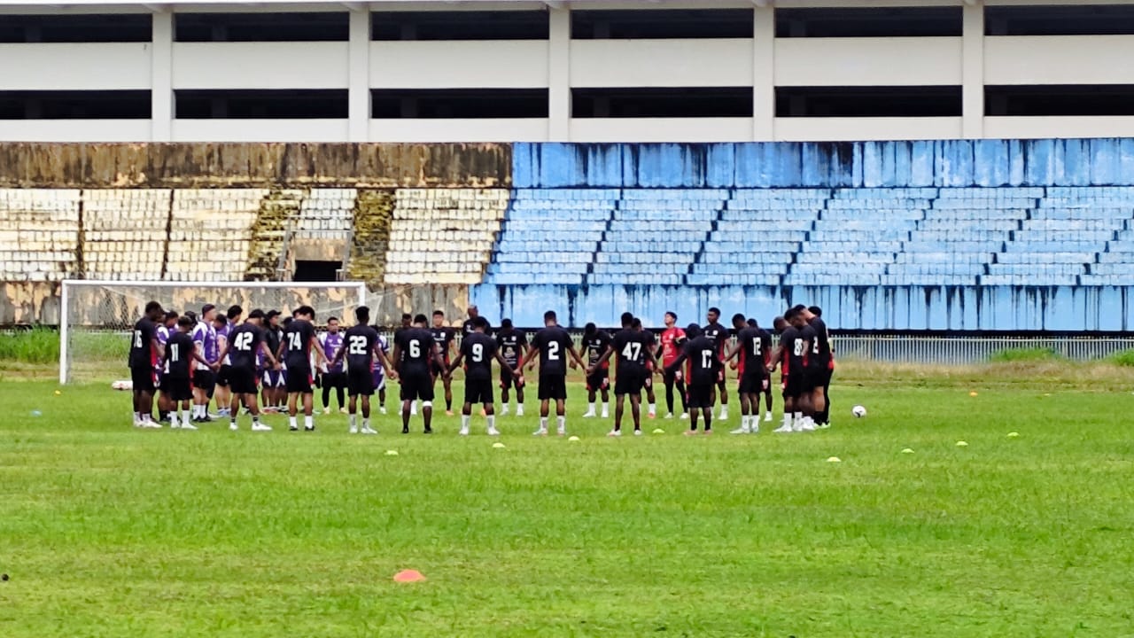 Skuad Persipura ketika menjalani latihan di Stadion Mandala, Rabu (24/12/2025)