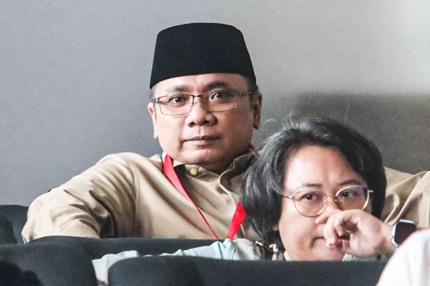 Mantan Menteri Agama Yaqut Cholil Qoumas bersiap menjalani pemeriksaan di Gedung Merah Putih KPK, Jakarta, Selasa (16/12/2025). (Salman Toyibi/Jawa Pos)