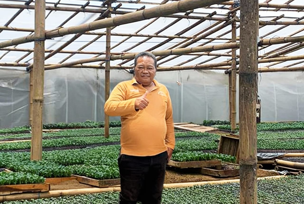 Bapak Suwondo, seorang nasabah unggulan asal Kopeng, Magelang, Jawa Tengah. Ia mengembangkan usaha mini market DD Mart, rumah pembibitan, dan penanaman sayuran organik.