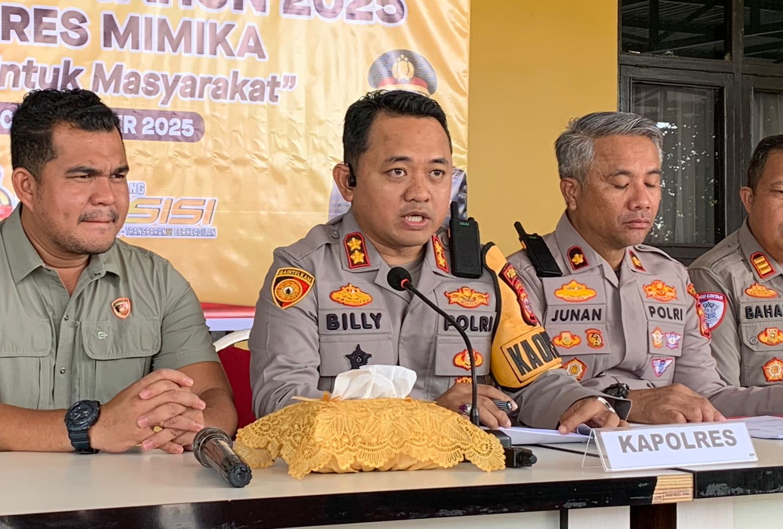 Suasana konferensi pers refleksi akhir tahun di Mapolres Mimika, Selasa 30 Desember 2025. (Foto: Cenderawasih Pos/Moh. Wahyu Welerubun).