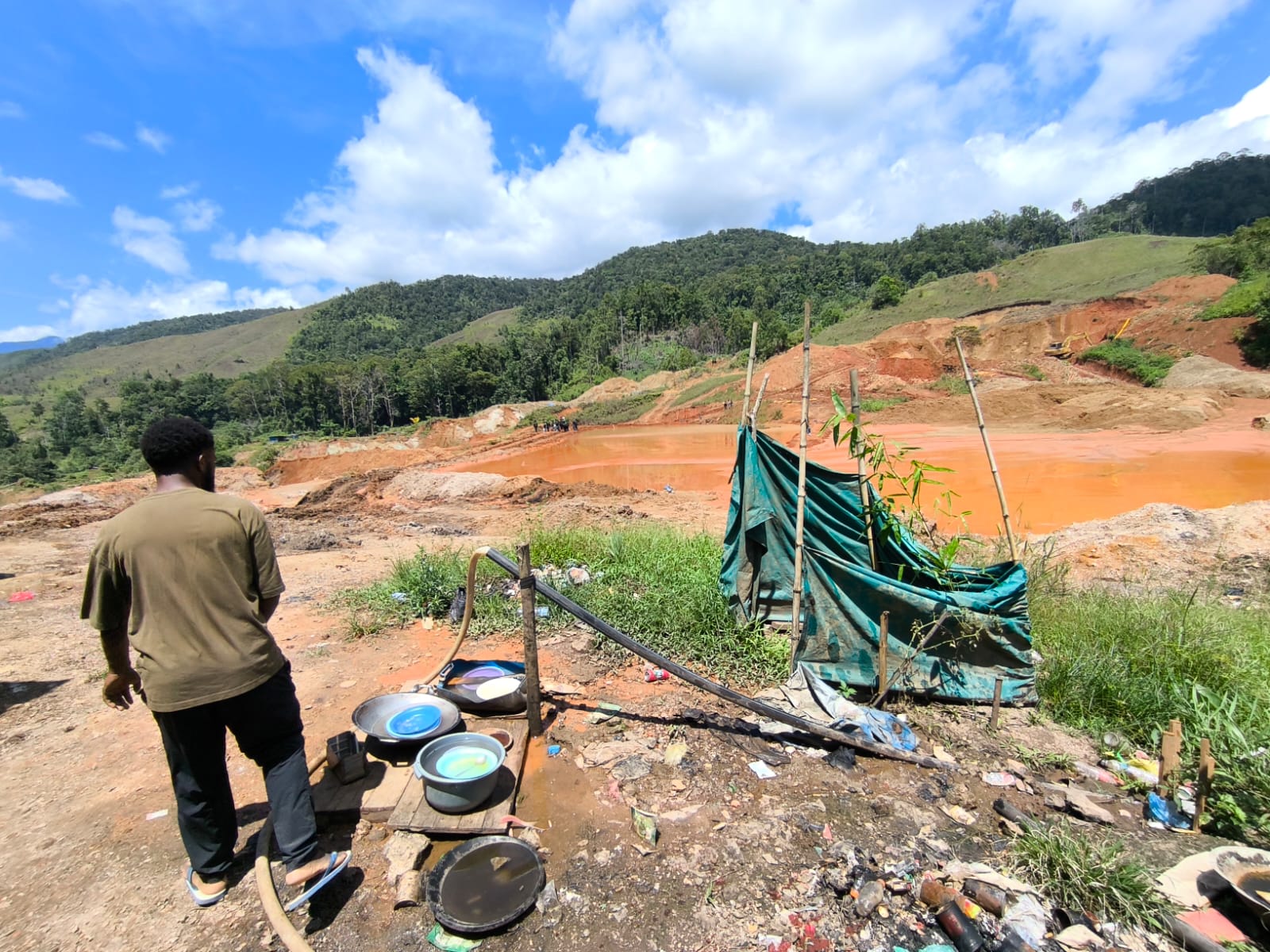 Salah satu lokasi tambang emas di Kota Jayapura yang hingga kini masih beroperasi. (CEPOSONLINE.COM/GAMEL)